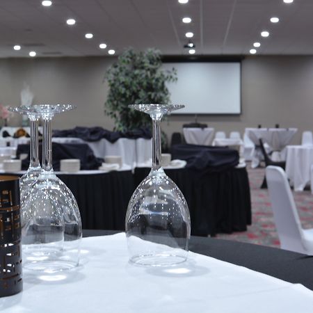 Holiday Inn - Salem By Ihg Exterior photo