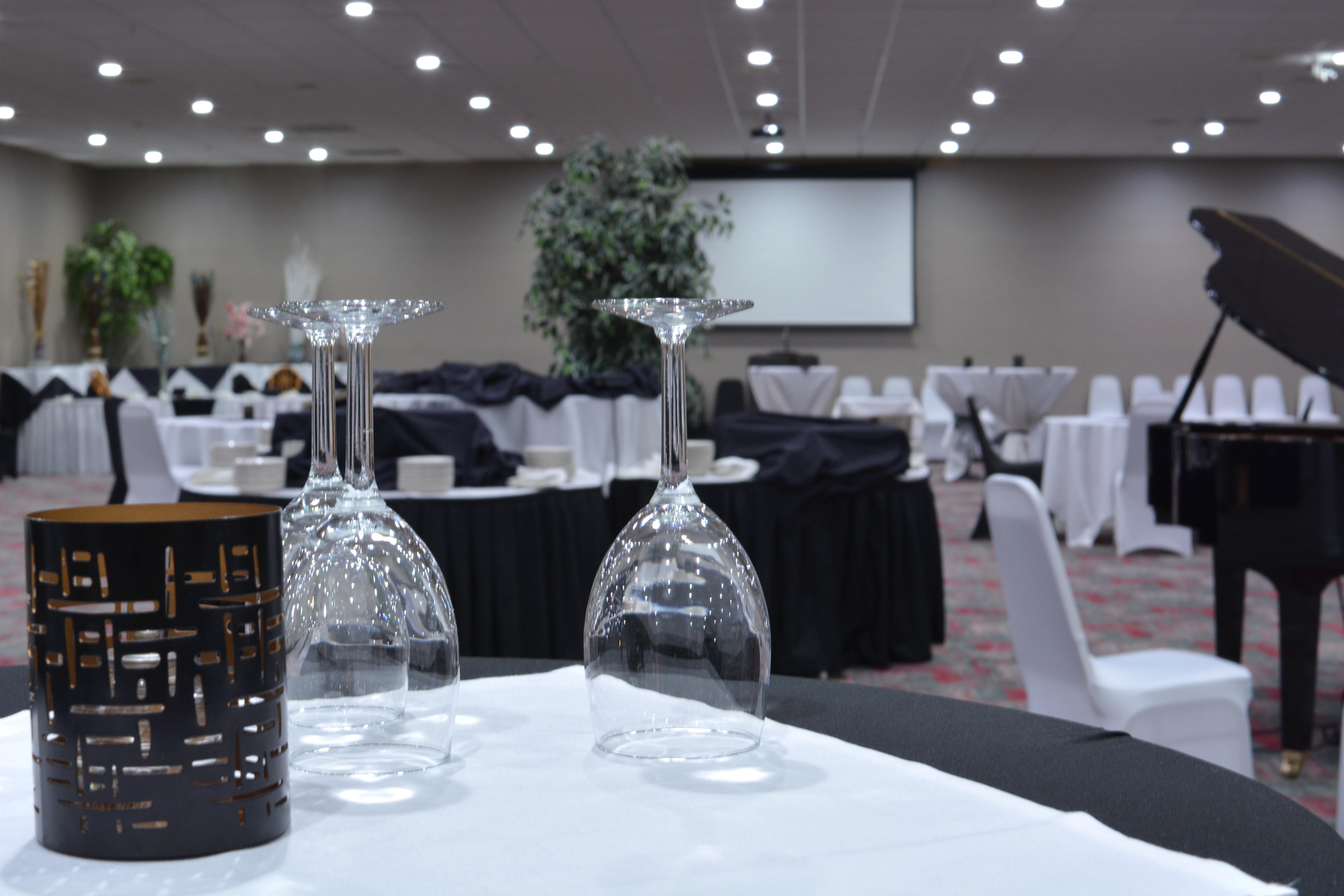 Holiday Inn - Salem By Ihg Exterior photo