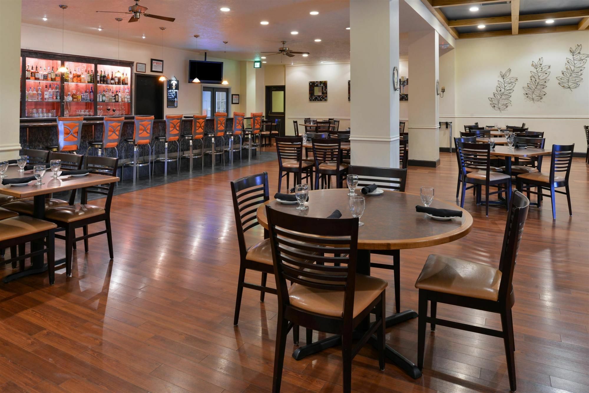 Holiday Inn - Salem By Ihg Exterior photo