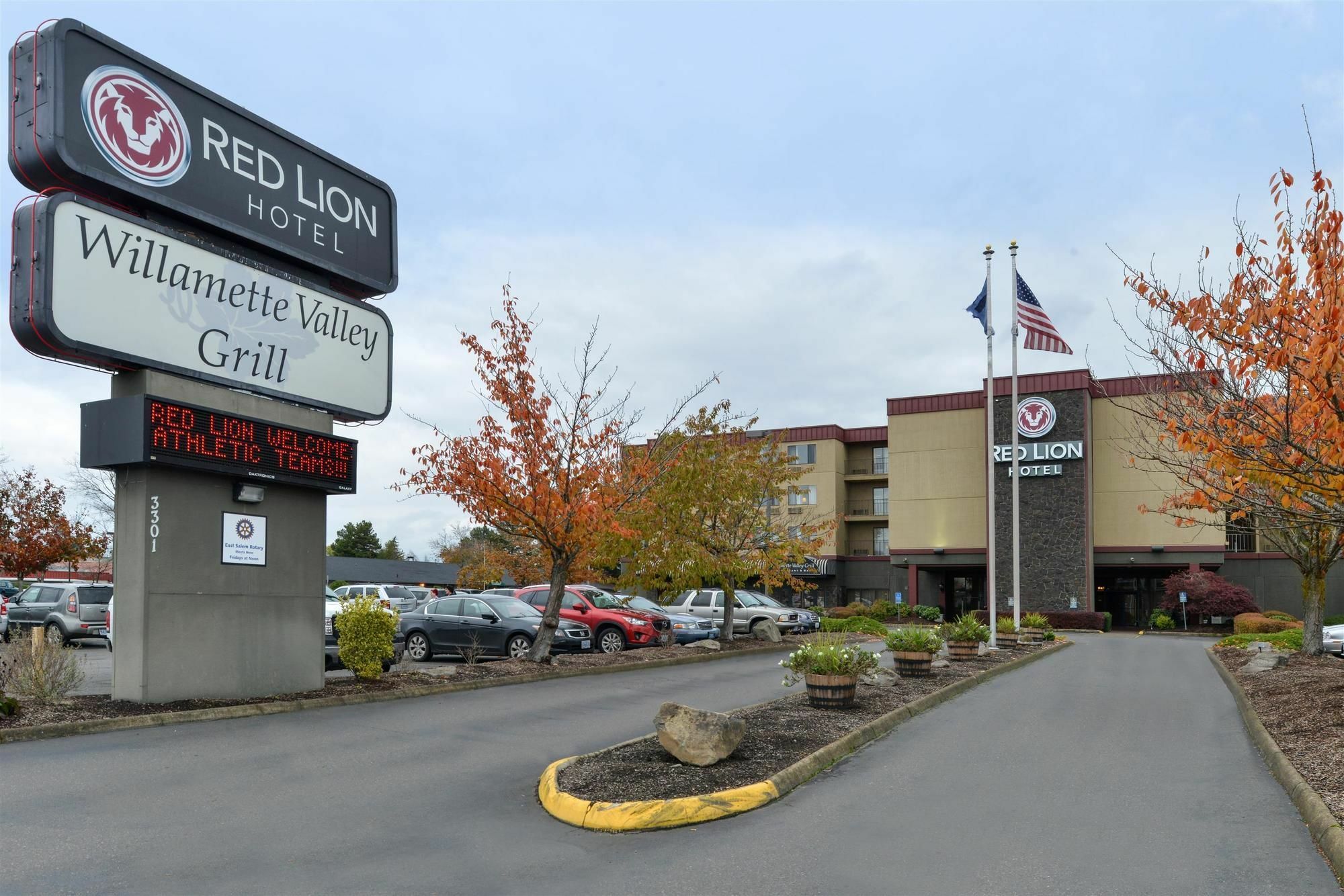 Holiday Inn - Salem By Ihg Exterior photo