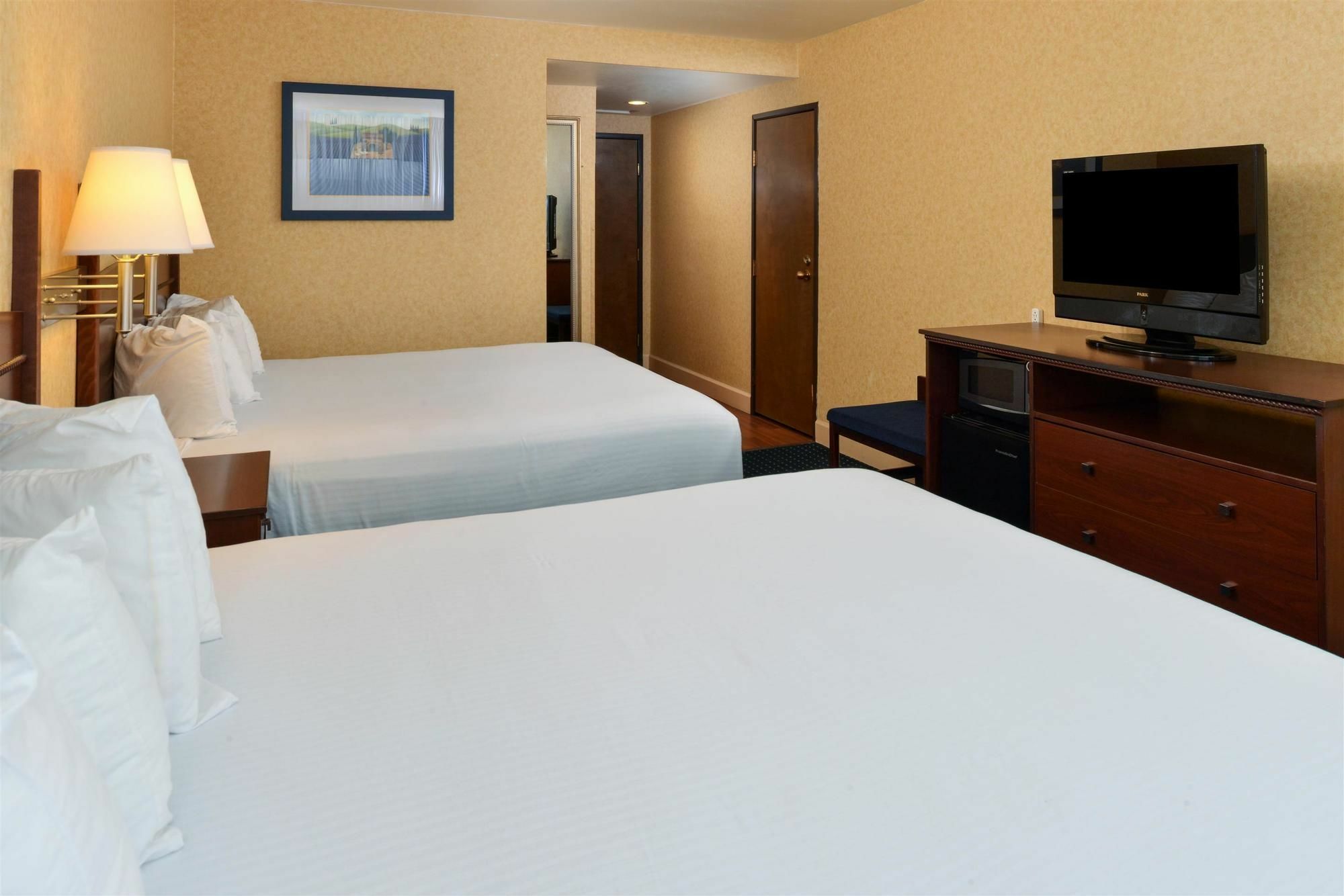 Holiday Inn - Salem By Ihg Exterior photo