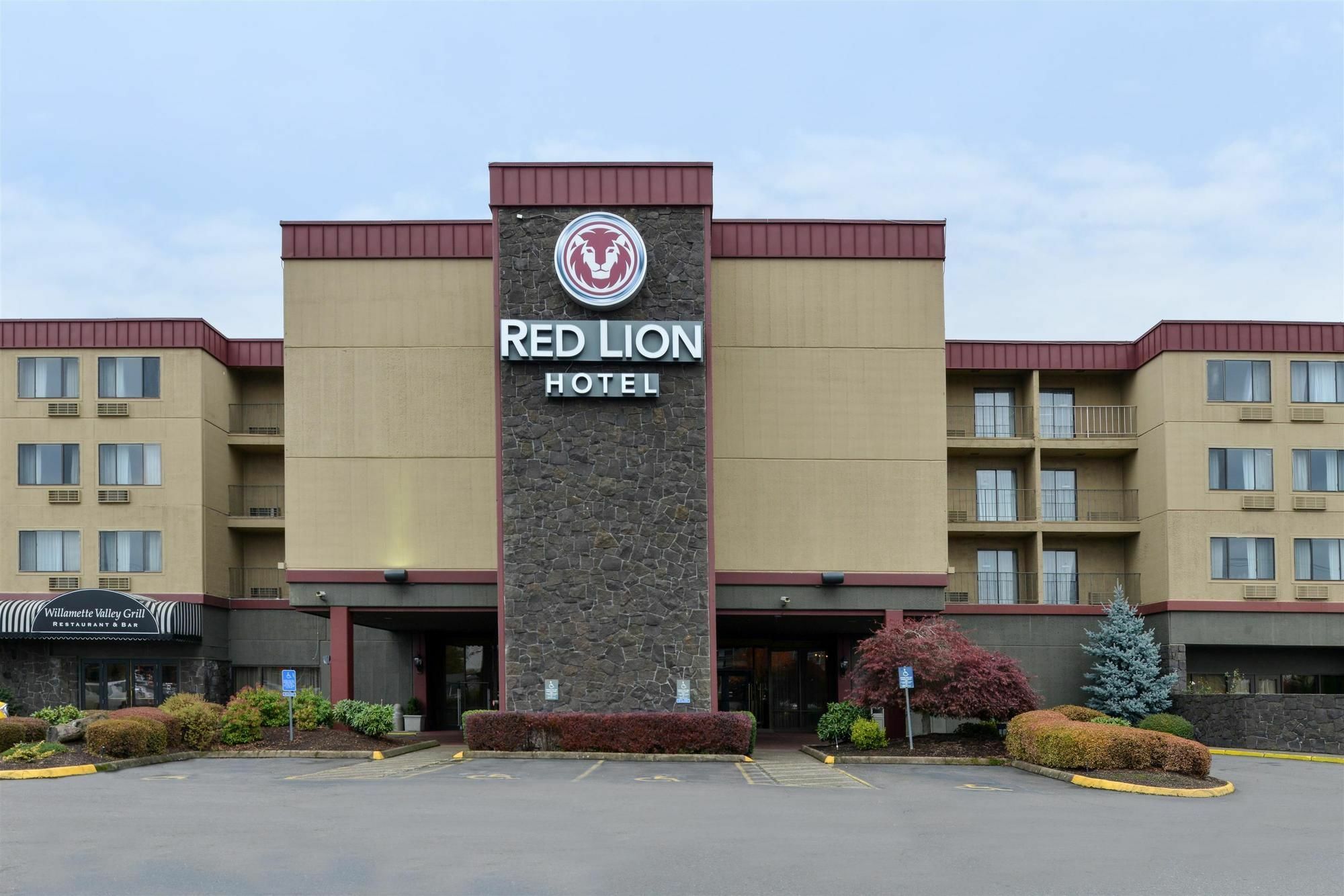 Holiday Inn - Salem By Ihg Exterior photo